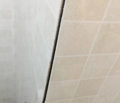 长春市瓷砖空鼓维修公司分享阳台瓷砖脱落的修复过程可以分为以下几个步骤